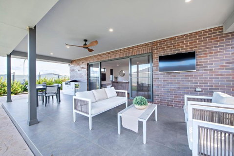 Sandstone - Family Entertainer, Refined Living - Accommodation Great Ocean Road 2
