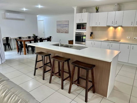 Sandstone Point Sleeps 10, 4-bedroom Home - Accommodation Great Ocean Road 2