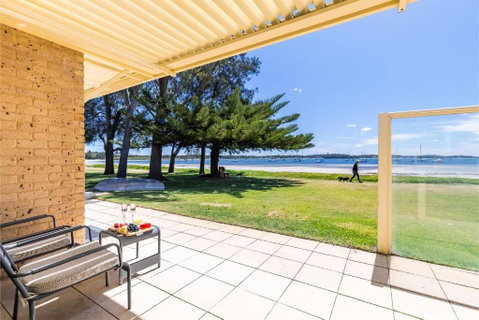Sandy Beach House Corlette Unit 1 Waterfront WI-FI Aircon - Accommodation Great Ocean Road 2