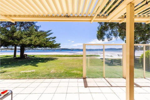 Sandy Beach House Corlette Unit 1 Waterfront WI-FI Aircon - Accommodation Great Ocean Road 1