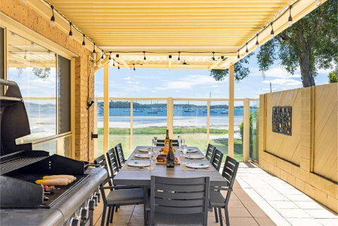 Sandy Beach House Corlette Unit 1 Waterfront WI-FI Aircon - Accommodation Great Ocean Road 3