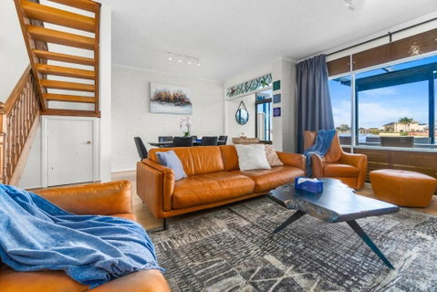 Stunning Lake View Townhouse-Dream Staycation - Accommodation Great Ocean Road 2