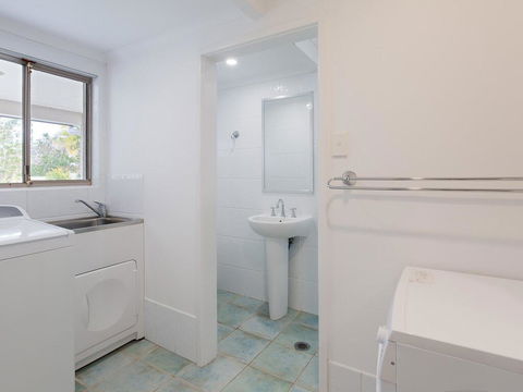 Beauty And The Beach', 88 Foreshore Drive - Large Home With WIFI & Water Views - Accommodation Great Ocean Road 2