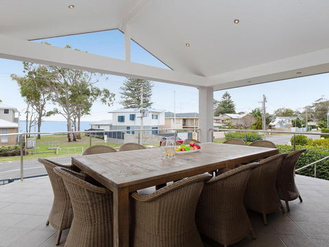 Beauty And The Beach', 88 Foreshore Drive - Large Home With WIFI & Water Views - Accommodation Great Ocean Road 0