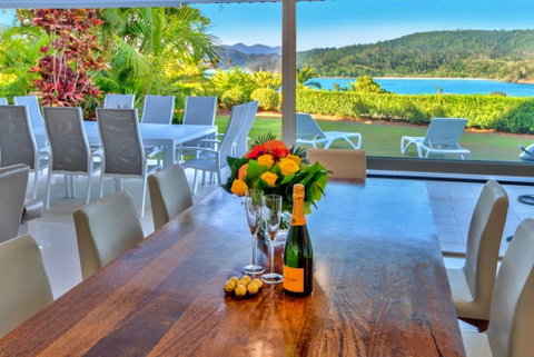 Bella Vista East 3 Luxury Ocean Views Large Flat Grassed Area And Buggy - Accommodation Great Ocean Road 0