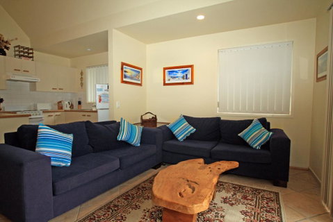 Berrara Lagoon Front Chalet - Accommodation Great Ocean Road 2