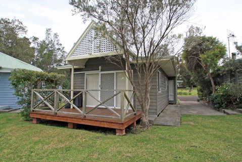 Berrara Lagoon Front Chalet - Accommodation Great Ocean Road 1