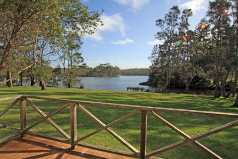 Berrara Lagoon Front Chalet - Accommodation Great Ocean Road 0