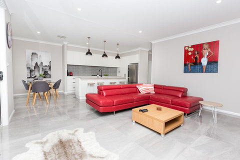 Best Central Wagga Townhouse - Accommodation Great Ocean Road 0