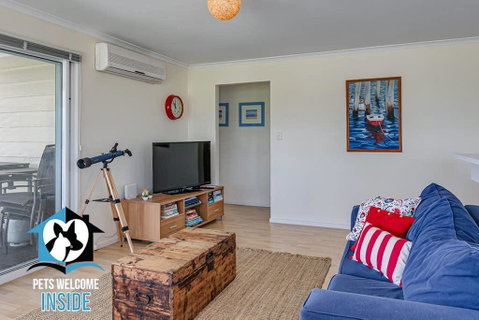 Big Stylish House With River Views, Games Room & WiFI - Accommodation Great Ocean Road 2
