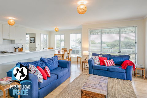 Big Stylish House With River Views, Games Room & WiFI - Accommodation Great Ocean Road 1
