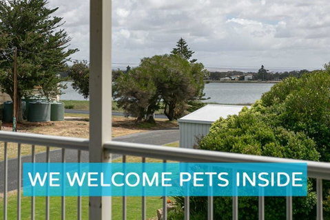 Big Stylish House With River Views, Games Room & WiFI - Accommodation Great Ocean Road 0