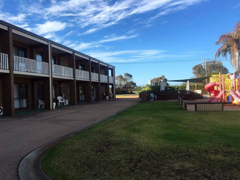 Black Swan Motor Inn - Accommodation Great Ocean Road 2