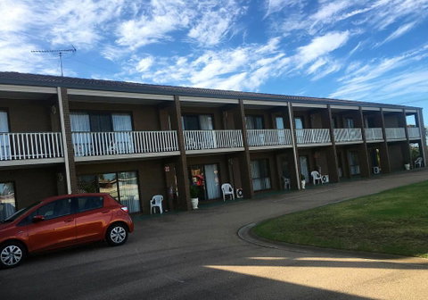 Black Swan Motor Inn - Accommodation Great Ocean Road 1