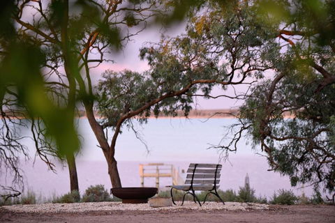 The Jetty Hut - Lake Frontage Barmera Riverland - Accommodation Great Ocean Road 0