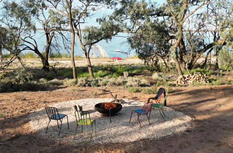 The Jetty Hut - Lake Frontage Barmera Riverland - Accommodation Great Ocean Road 3