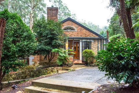 The Stone On The Hill - 3 Bedroom House - Accommodation Great Ocean Road 1