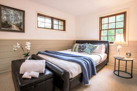 The Stone On The Hill - 3 Bedroom House - Accommodation Great Ocean Road 3