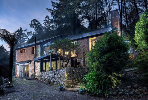 The Stone On The Hill - 3 Bedroom House - Accommodation Great Ocean Road 0