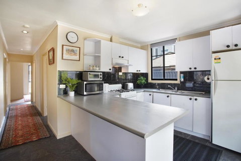 Three Bedroom Sweet Retreat In Coburg - Accommodation Great Ocean Road 1