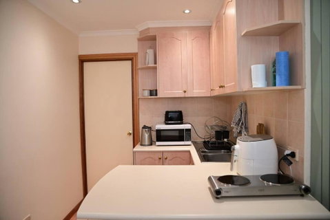 Spacious Studio In AliceSprings QueenBed+KSAirbed - Accommodation Great Ocean Road 2