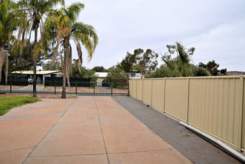 Spacious Studio In AliceSprings QueenBed+KSAirbed - Accommodation Great Ocean Road 3
