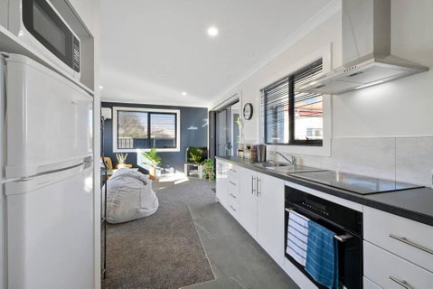 Zoo Villas: Villa Giraffe - Central Wynyard - Accommodation Great Ocean Road 1