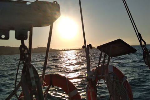 Townsville Private Hire Sunset Sail Sailing Cruise Boat Tour Charter Experience - Accommodation Great Ocean Road 4