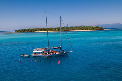 Ocean Free Green Island & Great Barrier Reef Snorkel Cruise, Cairns 25 Guests - Accommodation Great Ocean Road 0